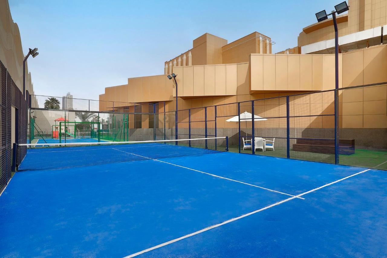ホテル voco リヤド リヤード エクステリア 写真 A paddle tennis court