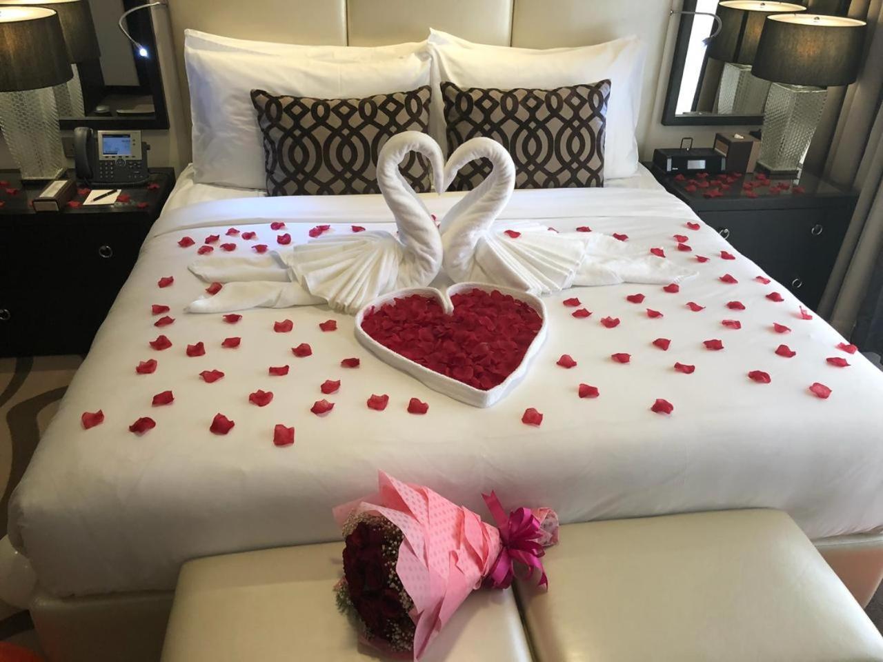 ホテル voco リヤド リヤード エクステリア 写真 Honeymoon suite at the Hilton San Francisco