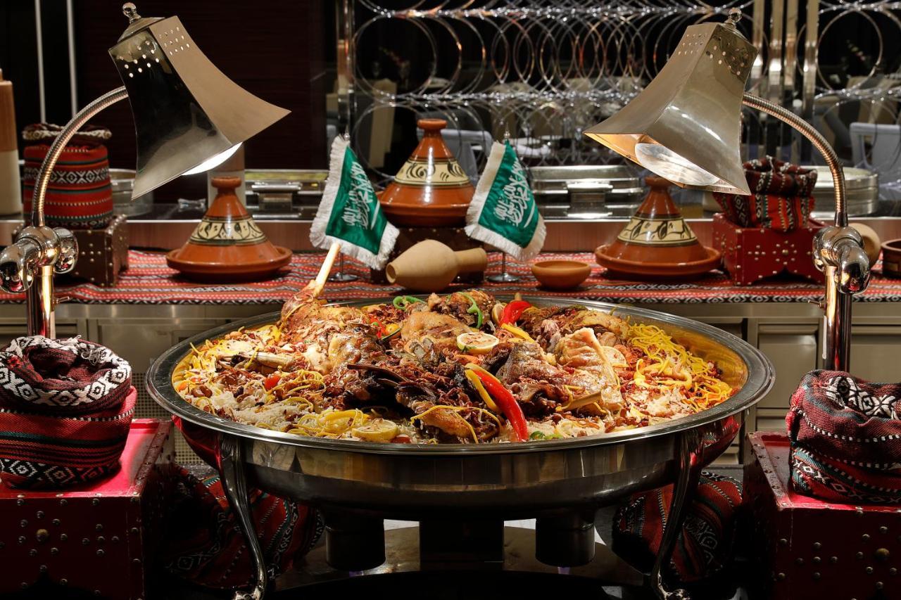 ホテル voco リヤド リヤード エクステリア 写真 A buffet at a restaurant