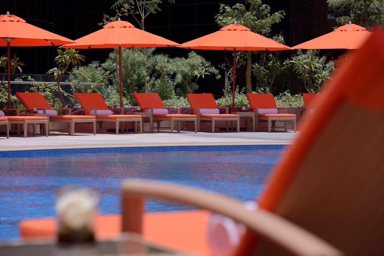 ホテル voco リヤド リヤード エクステリア 写真 The pool at the hotel