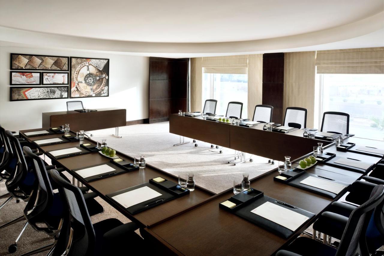 ホテル voco リヤド リヤード エクステリア 写真 A boardroom at the InterContinental London Park Lane