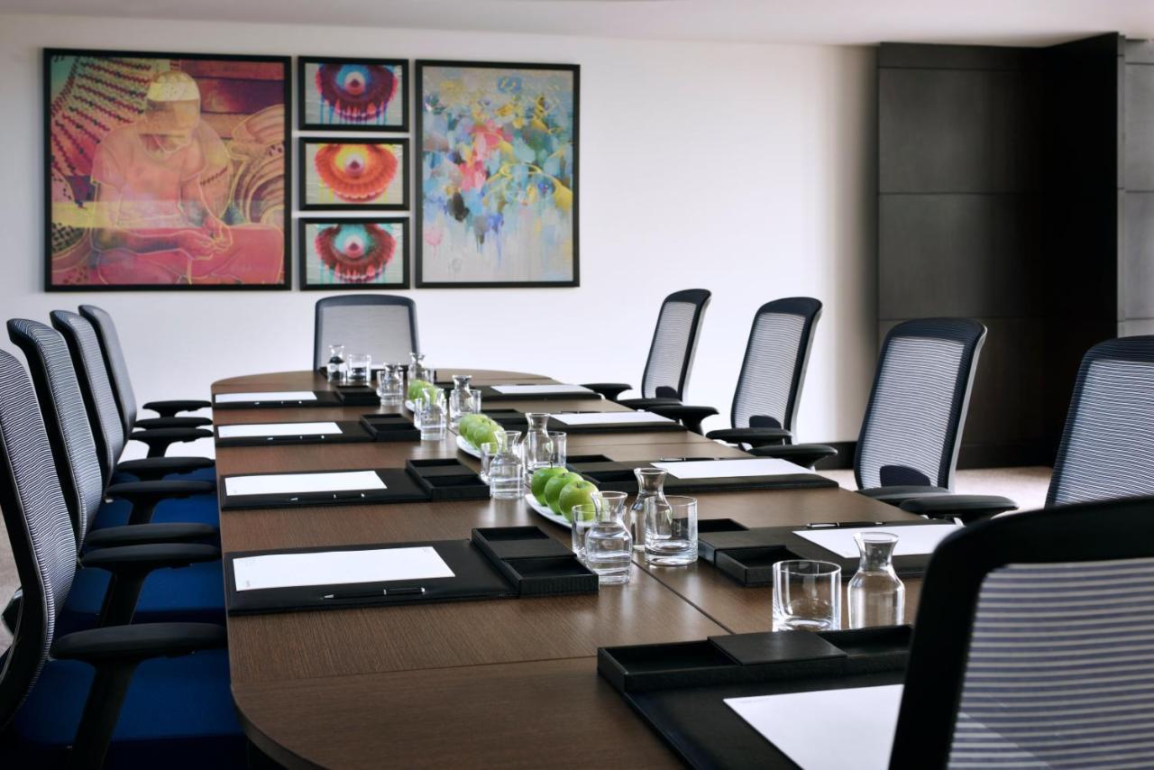 ホテル voco リヤド リヤード エクステリア 写真 A boardroom at a hotel