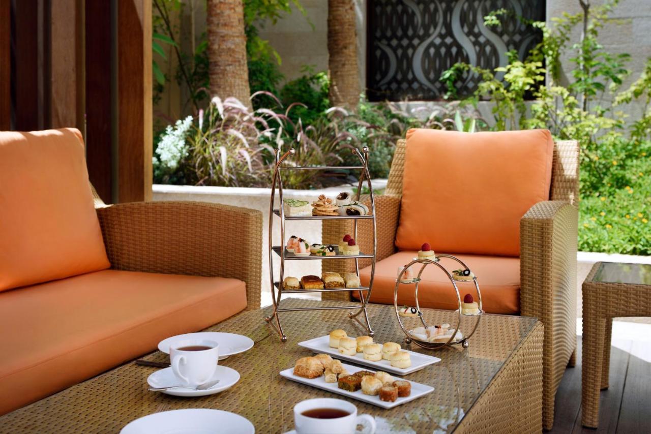 ホテル voco リヤド リヤード エクステリア 写真 Afternoon tea at the Four Seasons Hotel, Cairo